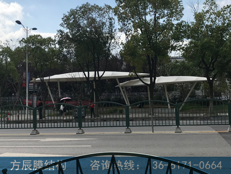 上海市奉賢區(qū)南橋環(huán)城東路國稅局段膜結(jié)構(gòu)景觀棚工程