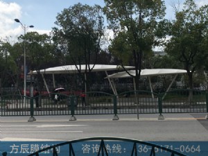 上海市奉賢區(qū)南橋環(huán)城東路國稅局段膜結(jié)構(gòu)景觀棚工程