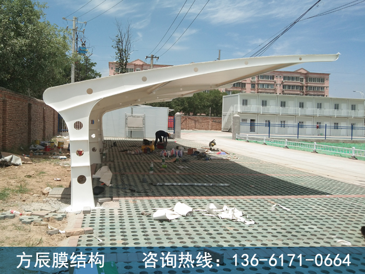 陜西省西安市草灘八路陜西建工項(xiàng)目部停車(chē)棚